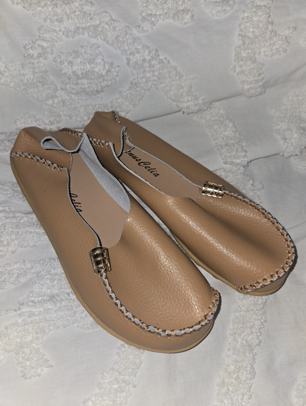 NWOT Venus Calia Tan Leather Slip-On Loafers Mocasins Stretch Comfort 35 5.5